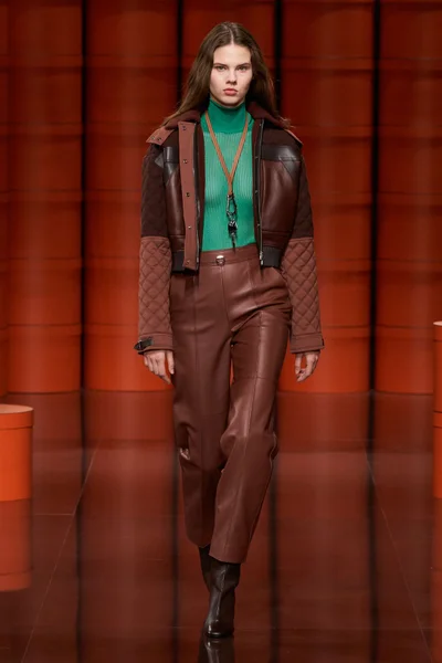 Look 25